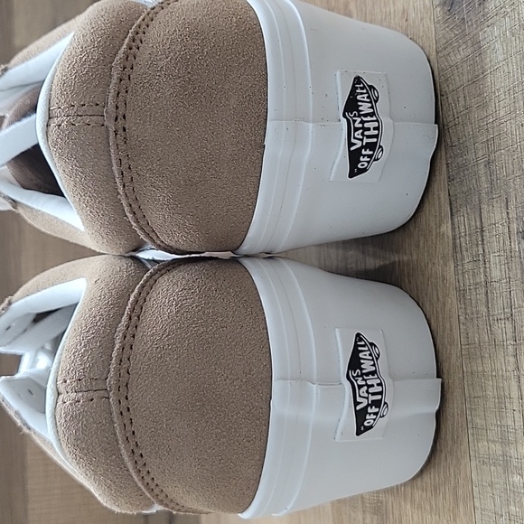 Van's old school Stackfo platform Brand new in the box authentic uper leather. - Picture 9 of 11